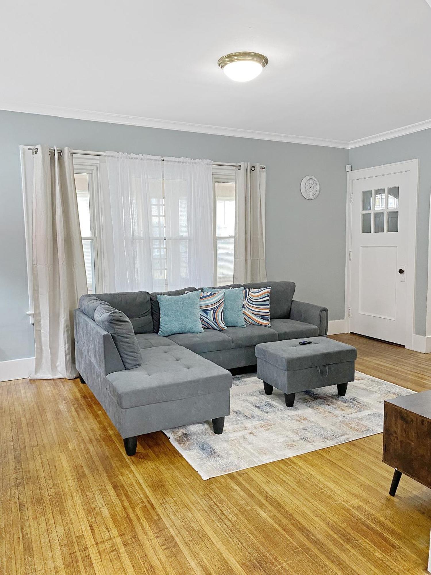 Lux 3Br, Steps From Airport, U Of R & Grocery Stores Rochester Bagian luar foto